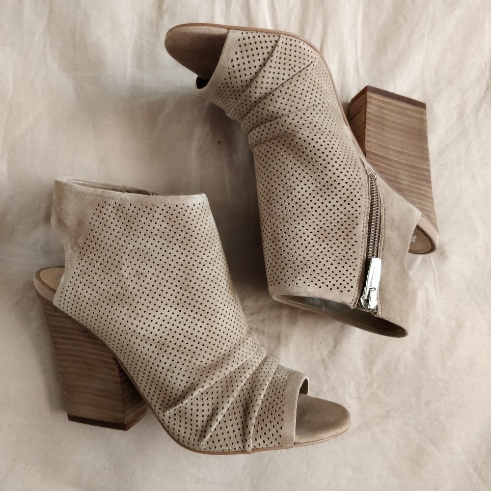 BNIB Vince Camuto Kentvi Sandal